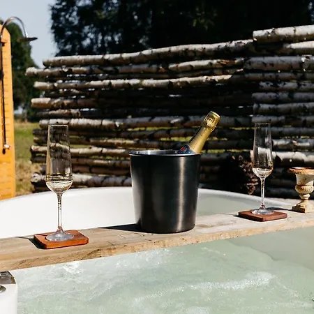 Camping La Luxueuse Avec Jacuzy Lavacherie