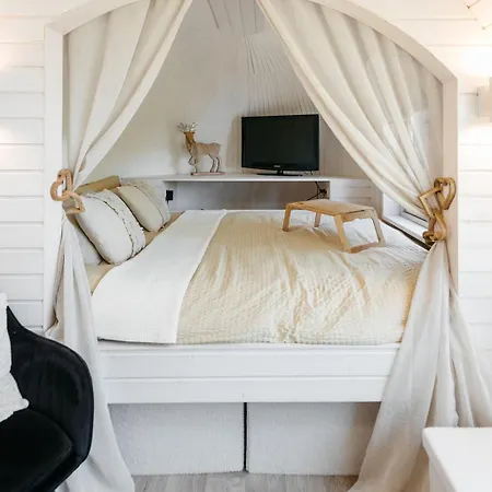 La Luxueuse Avec Jacuzy *